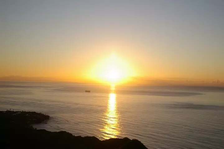 Half-day Tour in Diamond Head Sunrise and Parasail - Second Medium