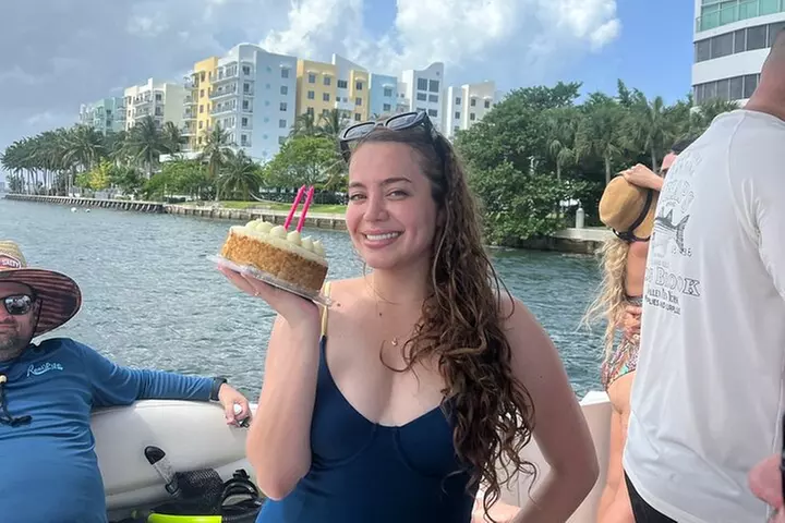 Miami Boat & Yacht for Day or Sunset Tour Cruise with Captain