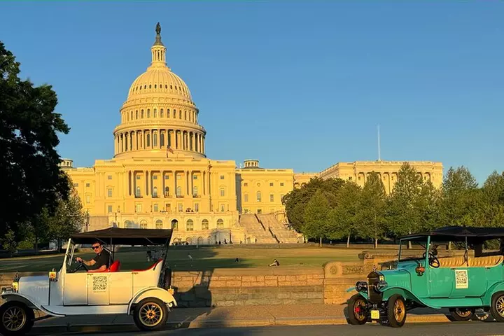 Washington DC Sightseeing Tour by Electric cart or Vintage Car