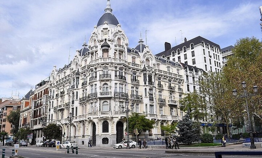 Image 3: Escape Tour Madrid - autoguiado citygame - encontrar la salida secr...