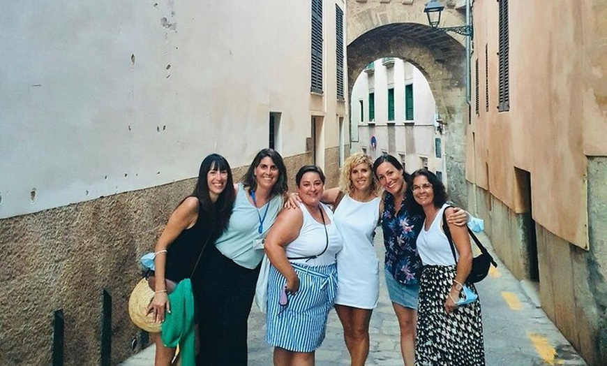 Image 3: Palma de Mallorca: Tour a pie y Catedral con pastelería local.