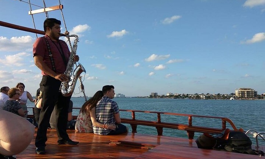 Image 7: 2x1 Romantic Columbus Dinner on the Lagoon aboard Spanish Galleon