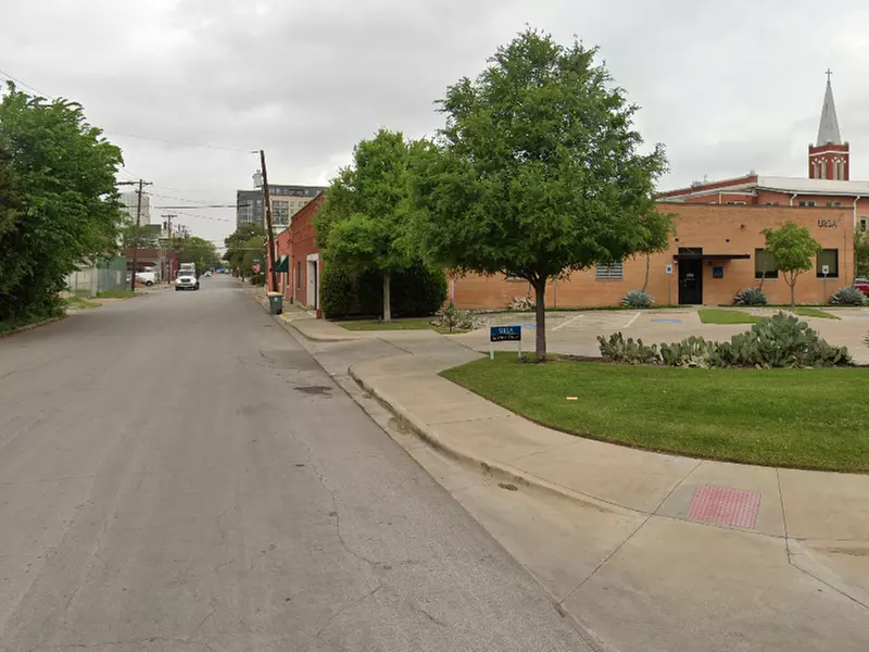 Parking at 2727 Floyd St. Lot