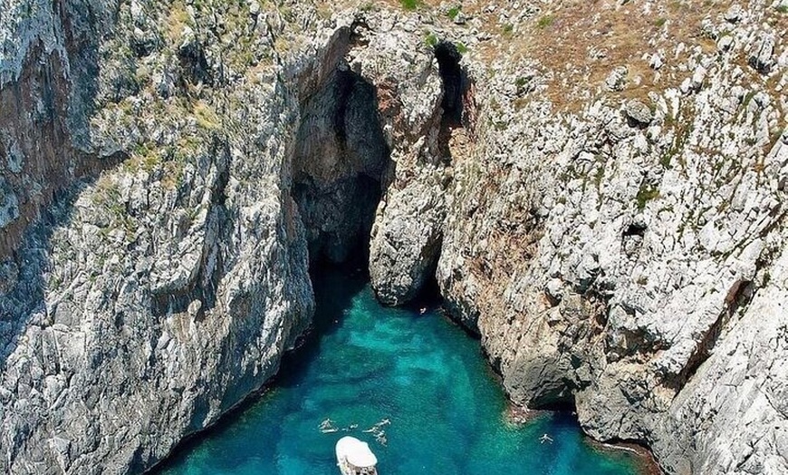 Image 9: 3 Ore Tour in Barca alle Grotte di Santa Maria di Leuca