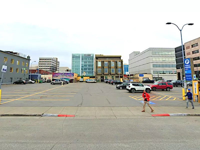 Parking at [5037] 3rd & H Lot