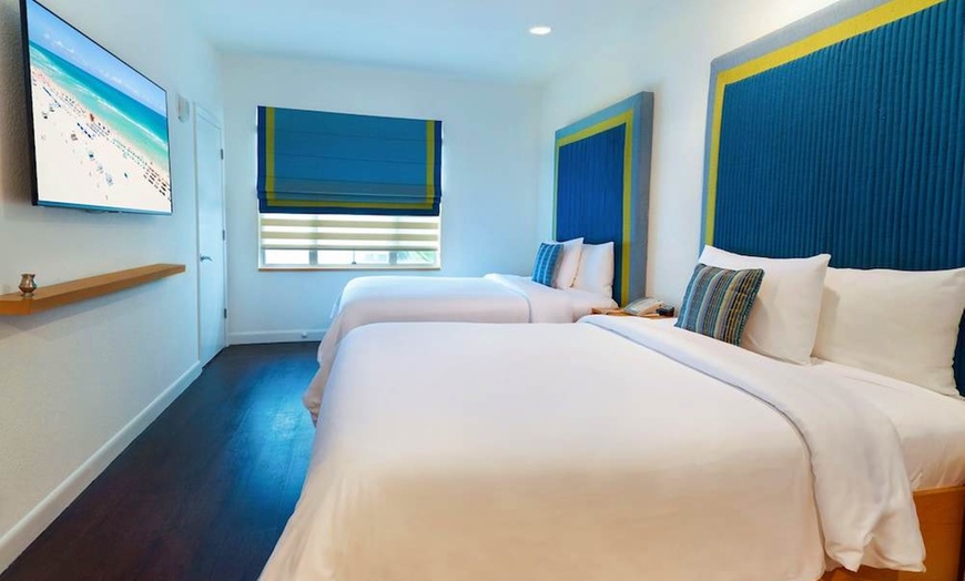 Image 4: ✈ FLORIDA | Miami - The Tony Hotel South Beach 4* - Piscina esterna