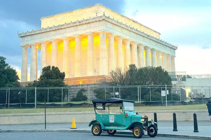 Washington DC Sightseeing Tour by Electric cart or Vintage Car