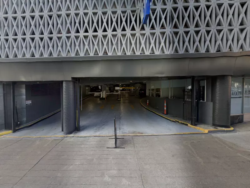 Parking at 4th and Commerce Garage