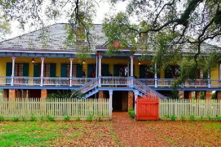 Oak Alley or Laura Plantation Tour from New Orleans