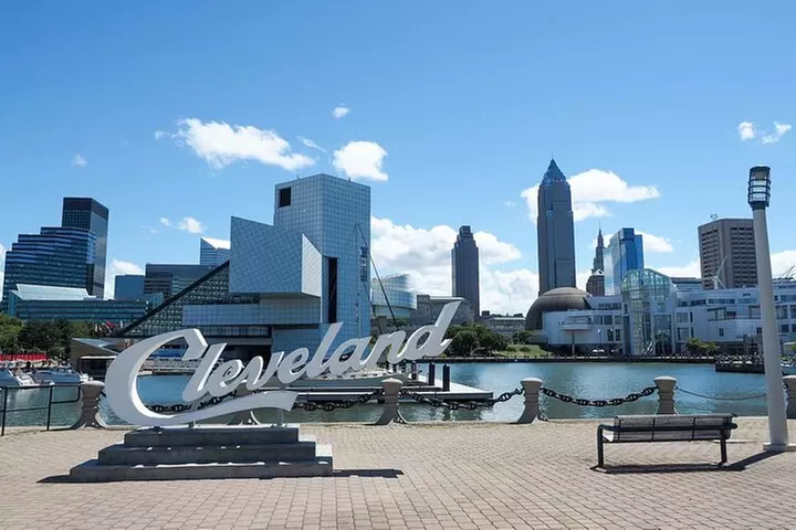 Chicago,Detroit,Niagara Falls,Toronto,Cleveland 4-Day Tour - Second Medium