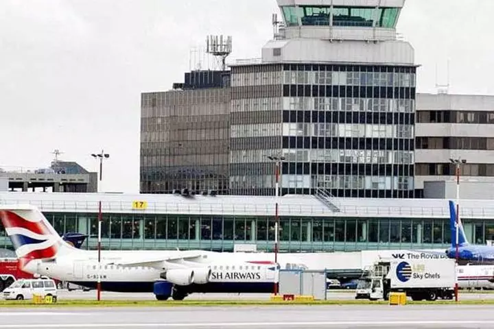 Shared Shuttle London Arrival Transfer - Airport to Hotel / Accommo...