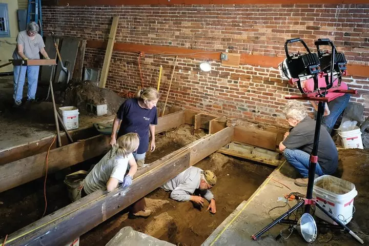 Bones Under Us, Ghost Tour with Archeology