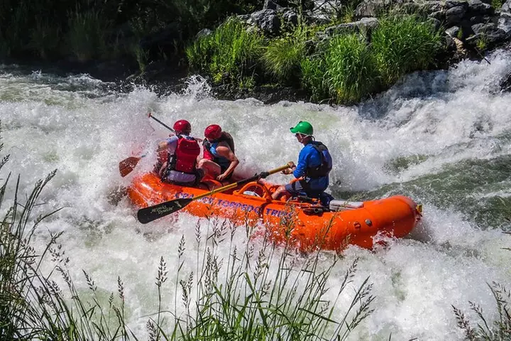 Nugget Falls class IV Half-Day Rafting on The Rogue River