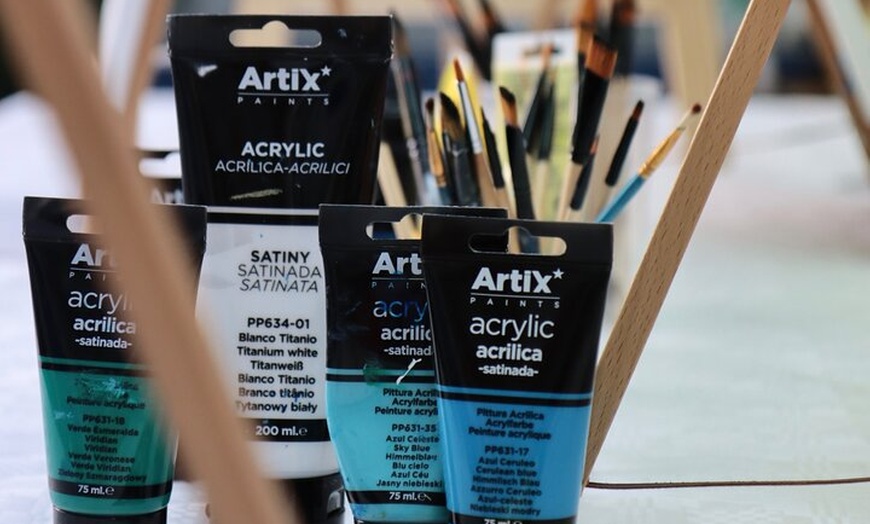 Image 2: Arte-Terapia con Vino : Velada Creativa en Alicante