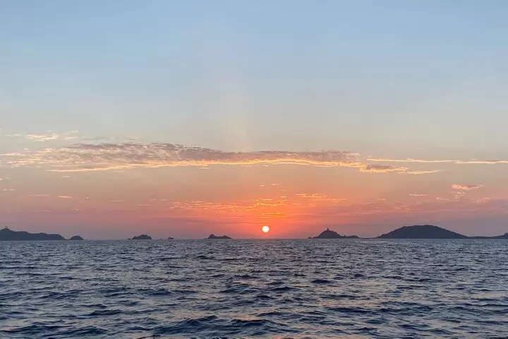 Croisière bateau au Coucher du Soleil avec Apéritif aux îles sangui...