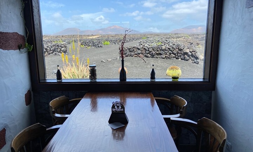 Image 4: Tour gastronómico de vino y volcanes