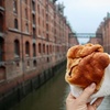 Image 1: Hamburg Walking Food Tour mit 7 authentischen lokalen Gerichten
