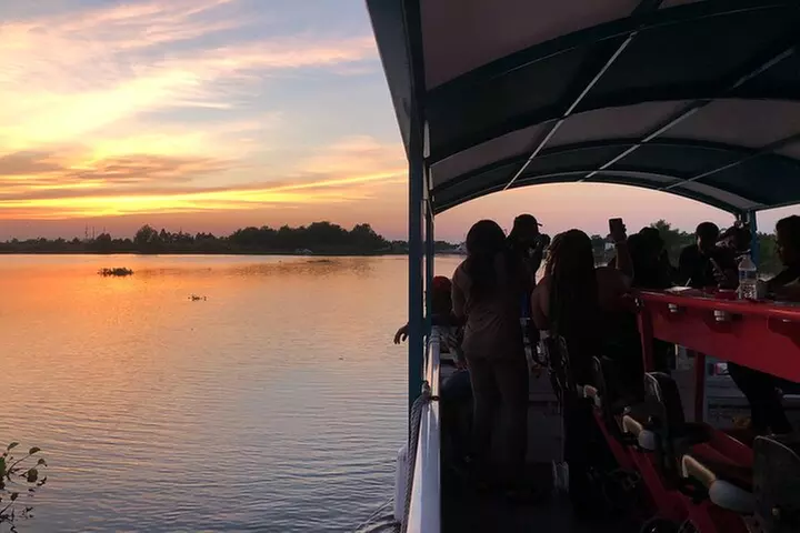 New Orleans Bayou and Swamp Tiki Boat Tour
