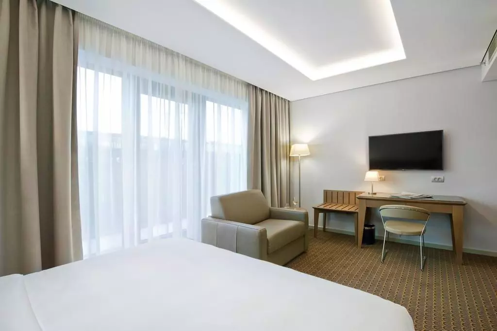 ✈ REPUBLIKA CZESKA | Praga - Hotel Royal Prague 4*, 2 nocy - City b...