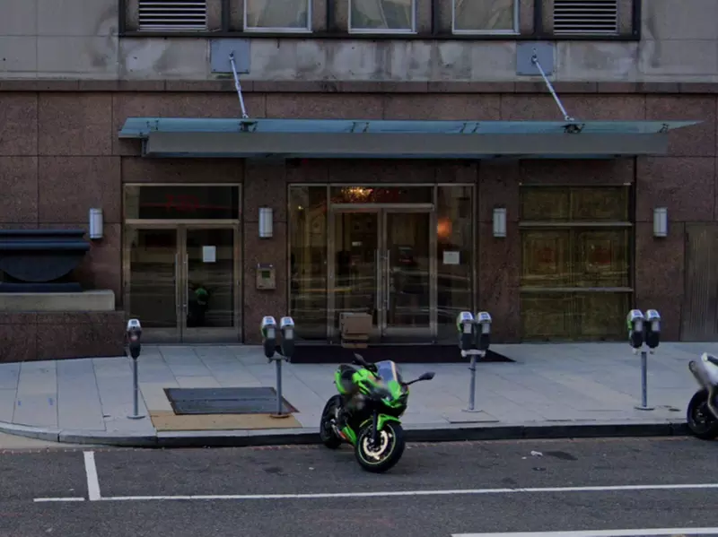 Parking at SAX Restaurant and Lounge - Valet