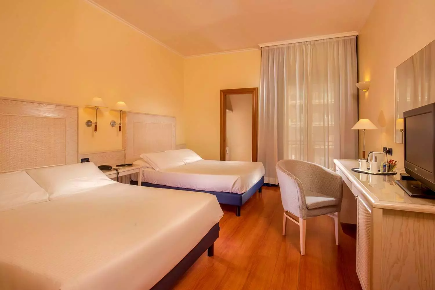 ✈ ITALIE | Rome - Best Western Globus Hotel 3*, 2 nuit - Surclassem...