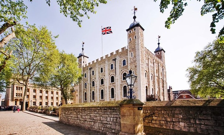 Image 3: Tower of London with London Hop-On Hop-Off Tour and River Cruise