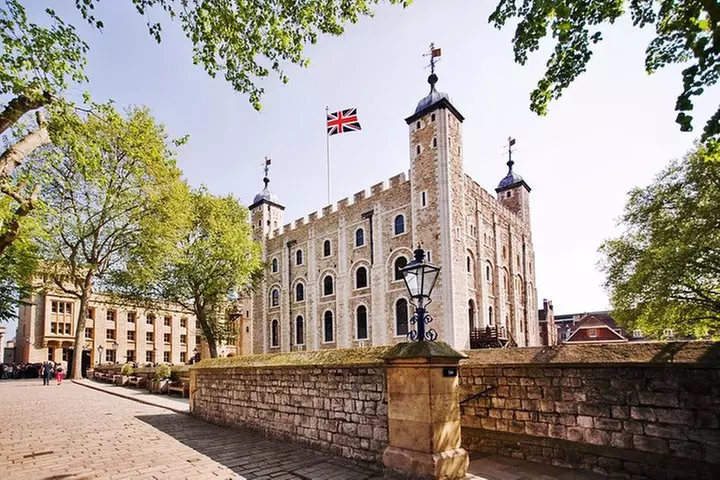 Tower of London with London Hop-On Hop-Off Tour and River Cruise