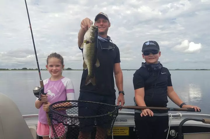 Private Pontoon Fishing Charter on Lake Tohopekaliga in FL