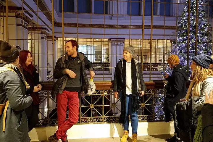 Chicago-Style Holiday Hike: Festive Food and Walking Tour