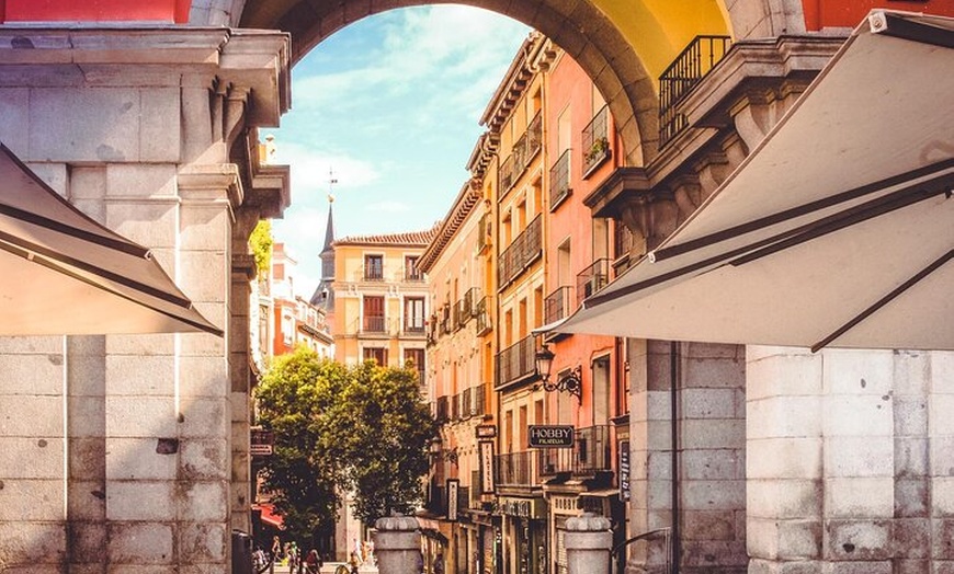 Image 2: Free Tour de 2 horas por el Madrid antiguo