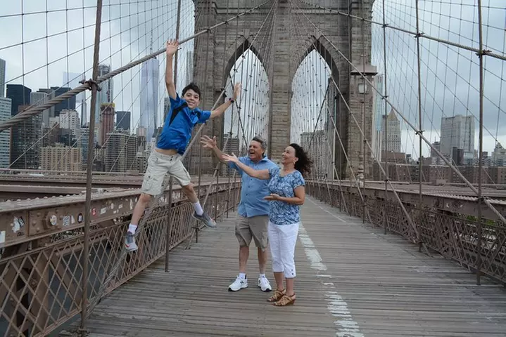 Private Tour of Brooklyn Bridge and neighborhoods with PhotoShoot
