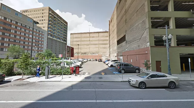 Parking at 1013 Common St. Lot - P142