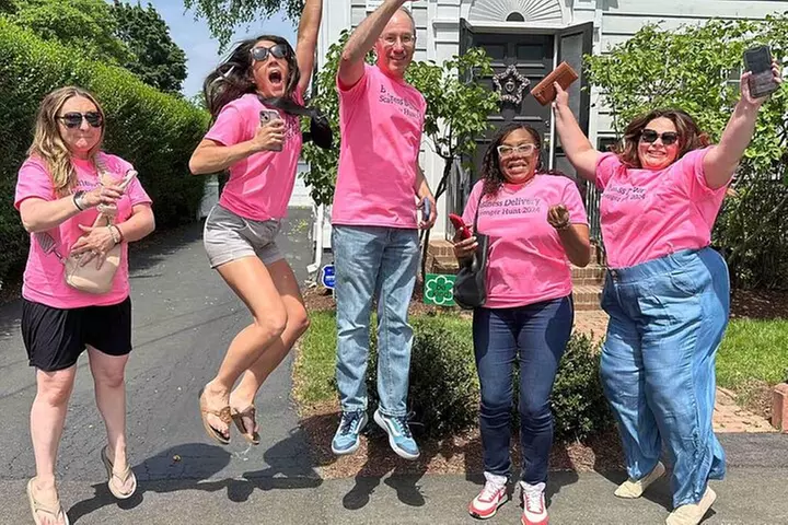 Self Guided Richmond Scavenger Hunt: City Center Spectacles