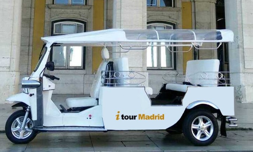 Image 2: Tour Privado en Tuk Tuk Panorámico en Madrid