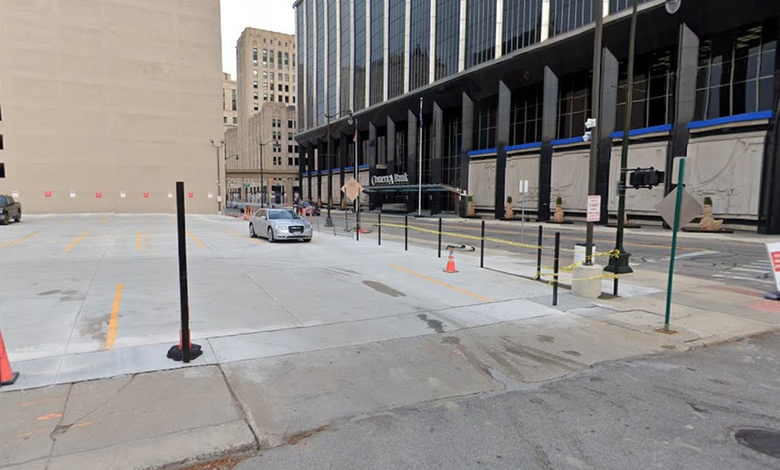 Image 3: Parking at 458 W. Lafayette Blvd. Lot