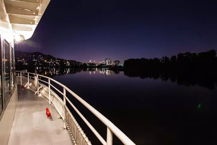 2.5-hour Dinner Cruise on Willamette River