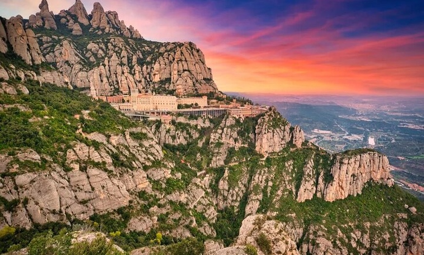 Image 2: Excursión privada al Monasterio de Montserrat con recogida en el hotel