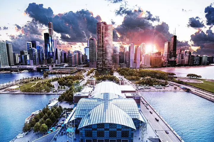 Chicago 4-Hour Sightseeing Transfer by Luxury SUV