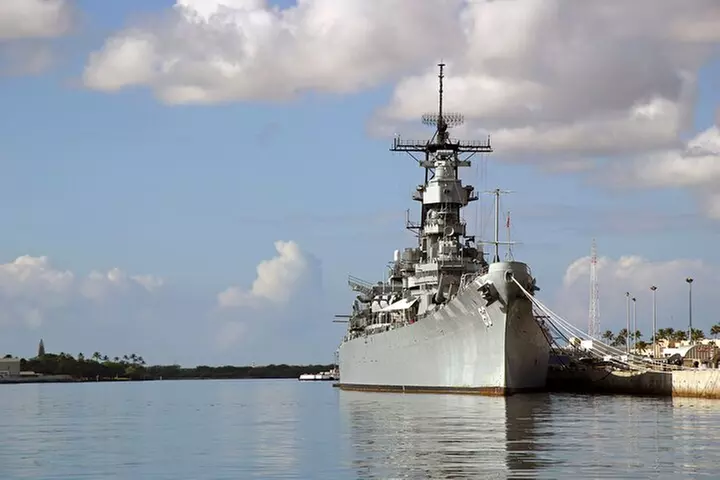 Stars and Stripes Tour: Pearl Harbor and Battleship Missouri