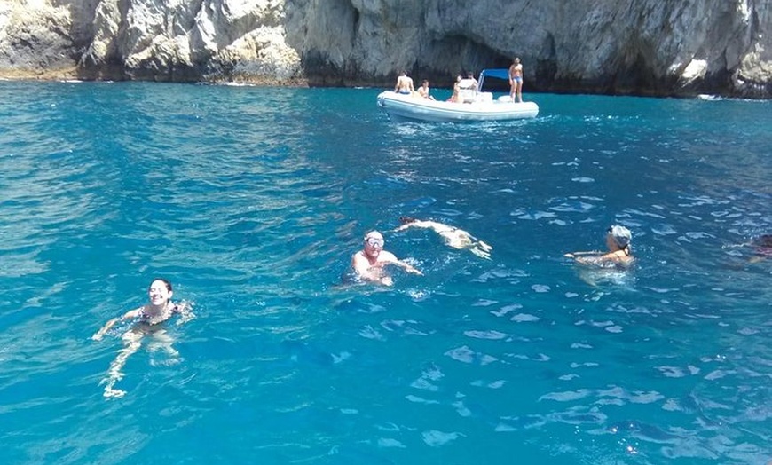 Image 9: Amalfi coast tour in barca massimo 12 persone