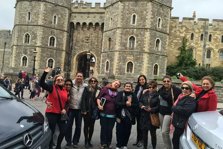 Half Day Tour to Windsor castle By Private Executive Car