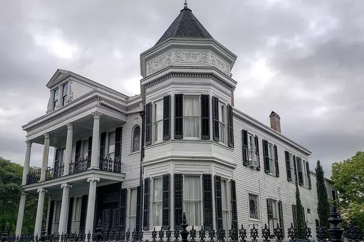 New Orleans Garden District History Walking Tour