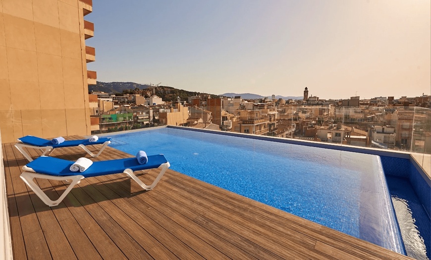 Image 3: ✈ COSTA BRAVA | Calella - Hotel Dwo Les Palmeres 4* - Vista mare