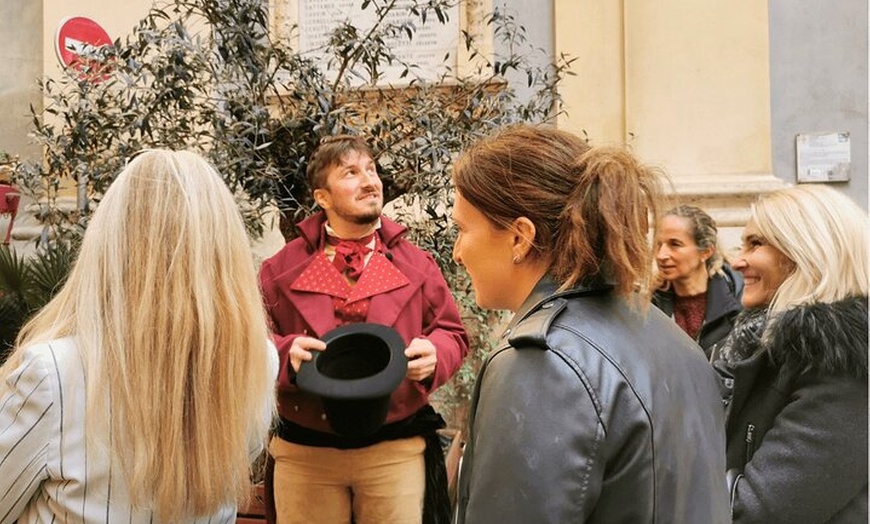 Image 9: Visite guidée insolite du Vieux Nice par un bourreau du XIXème