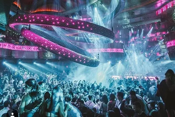 Las Vegas Nightclub VIP Entry with Party Bus