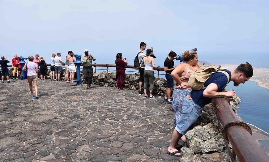 Image 3: César Manrique en Lanzarote con entrada a Cuevas verde o Jameos del...