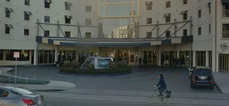 Parking at Loews Santa Monica Hotel - Valet Kiosk - Second Medium