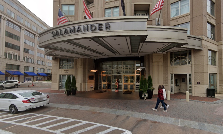 Image 2: Parking at Salamander Hotel - Valet Kiosk
