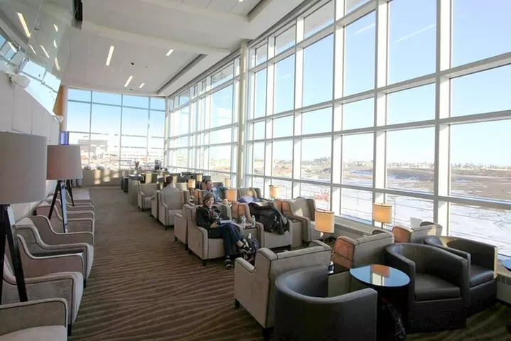 Edmonton International Airport Plaza Premium Lounge - Primary Image