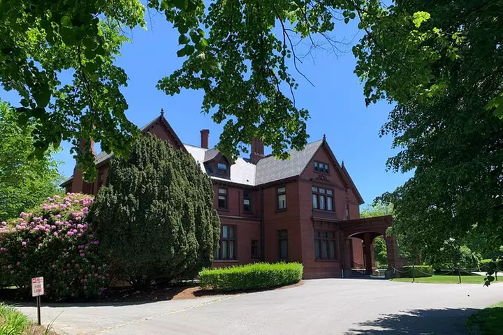 Ocean Drive Historic District: A Newport Self-Guided Driving Tour